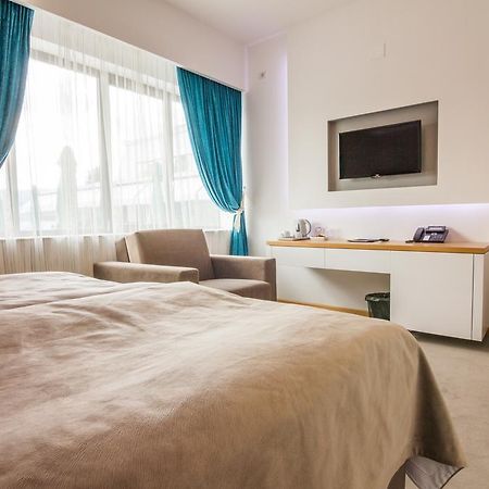 Gardenia Hotel & Spa Veles Phòng bức ảnh A bedroom in a hotel