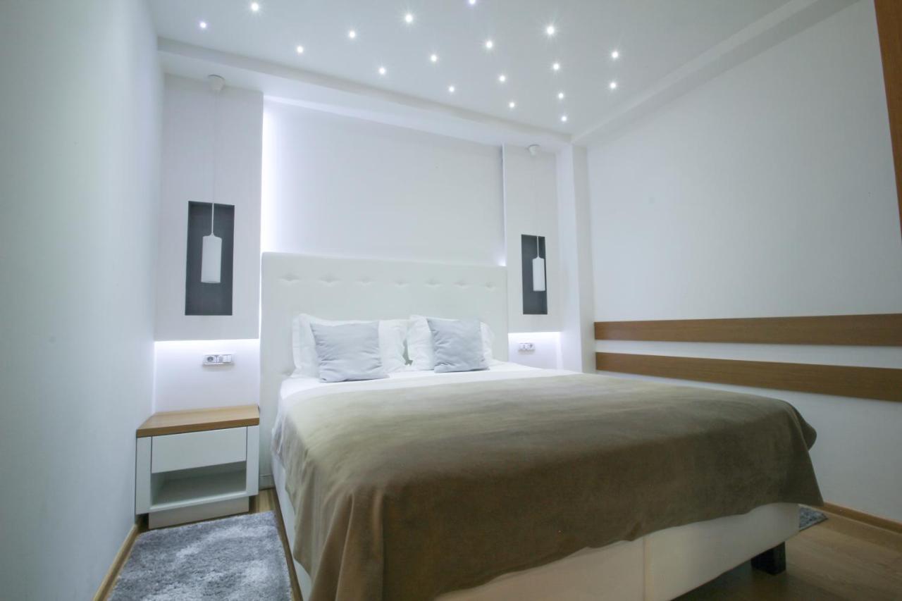 Gardenia Hotel & Spa Veles Ngoại thất bức ảnh A bedroom with LED lighting