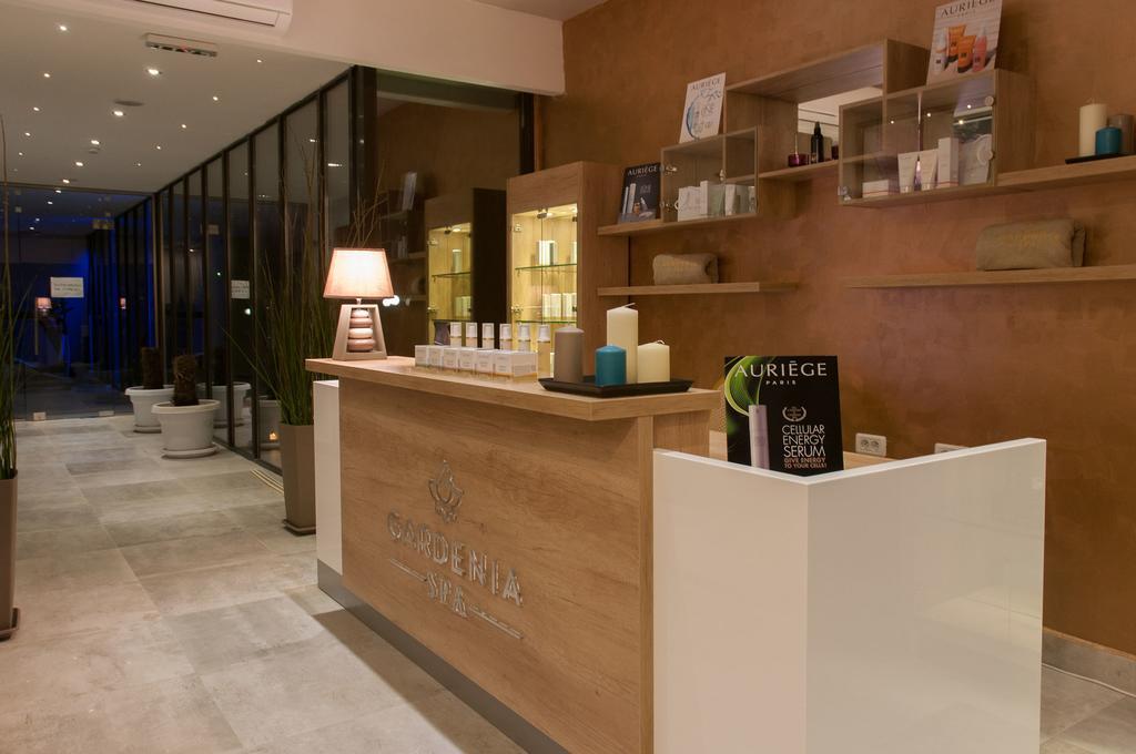 Gardenia Hotel & Spa Veles Ngoại thất bức ảnh Reception desk at a spa