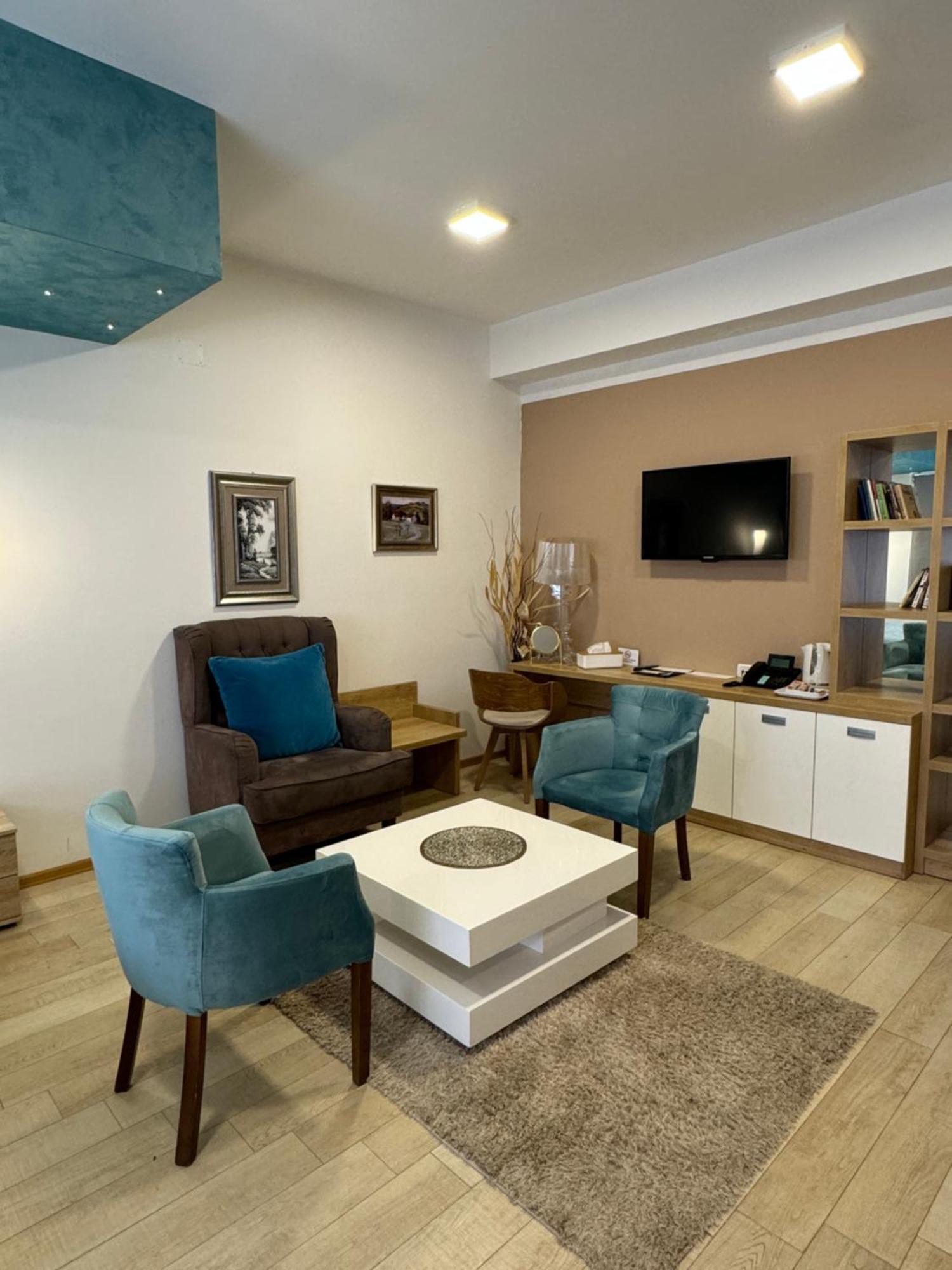 Gardenia Hotel & Spa Veles Ngoại thất bức ảnh The interior of the office of the President of the University of Novi Sad