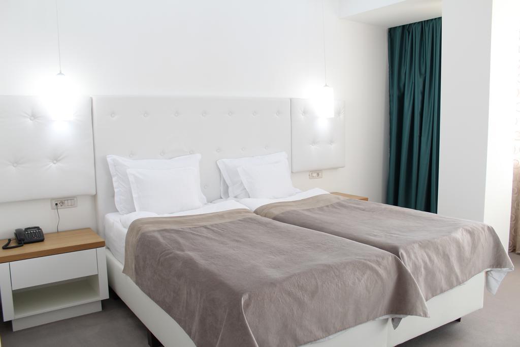 Gardenia Hotel & Spa Veles Phòng bức ảnh A bedroom