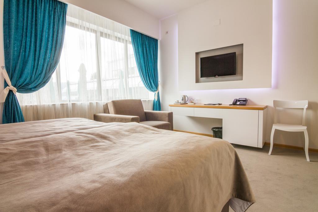 Gardenia Hotel & Spa Veles Phòng bức ảnh A bedroom in a hotel