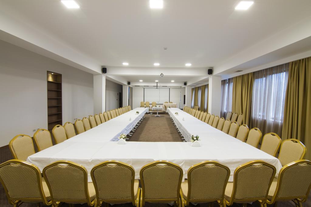 Gardenia Hotel & Spa Veles Ngoại thất bức ảnh The conference room of the European University