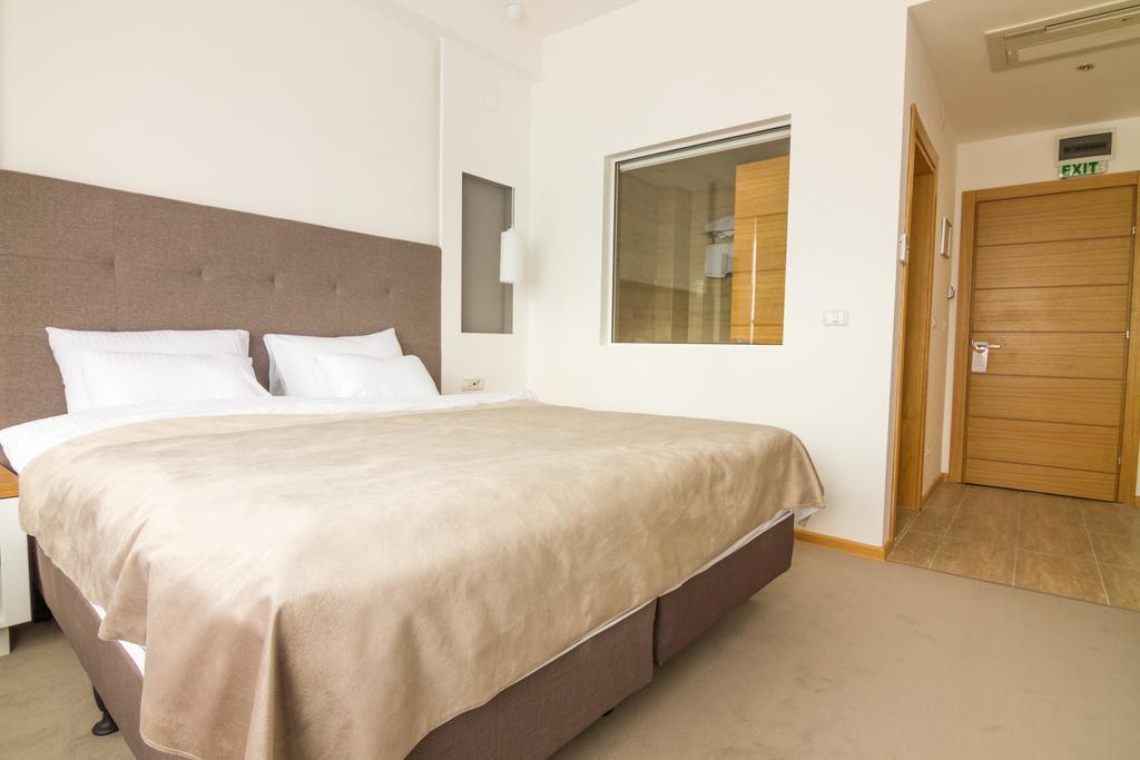 Gardenia Hotel & Spa Veles Ngoại thất bức ảnh A bedroom in a hotel